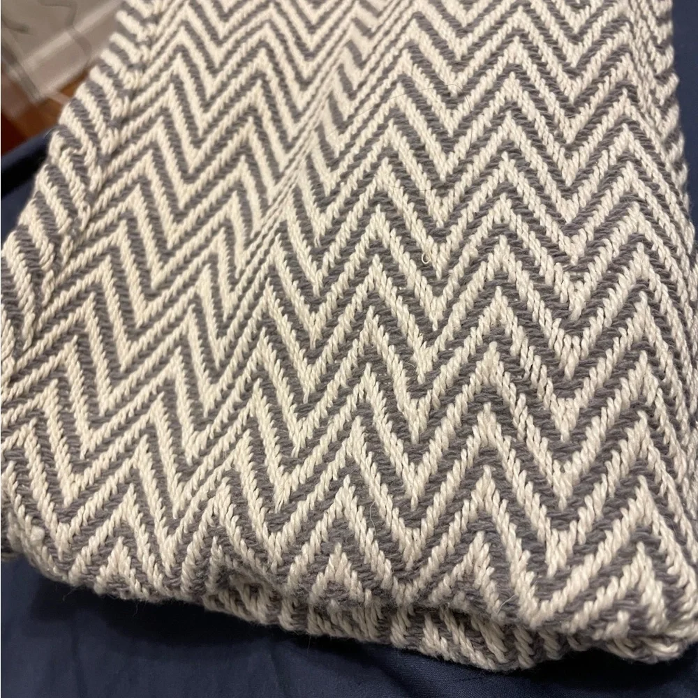 Table runner Gray White Chevron handloom 15x72 fringe tassles NWOT